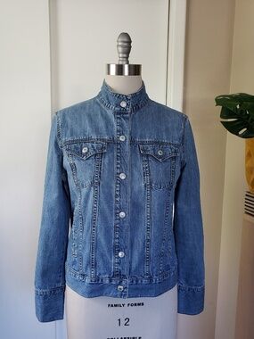 GAP Classic Denim Jacket Size Large